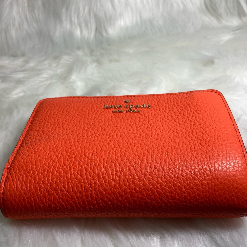 NWOT Kate Spade 🧡 Leila Medium Orange Bi-Fold Wallet in Pebbled Leather - Picture 5 of 9